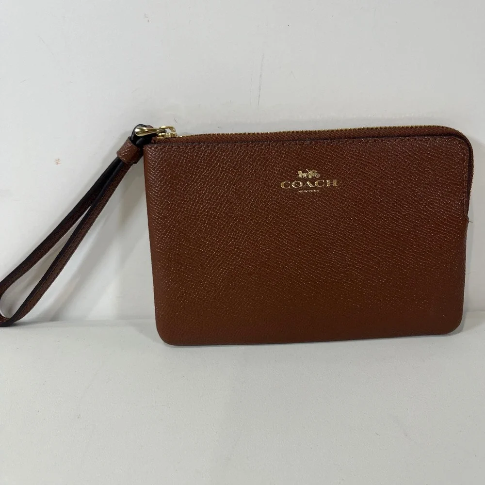 Coach Wristlet Women Brown Pebbled Leather Gold Logo Minimalist Classic Wallet